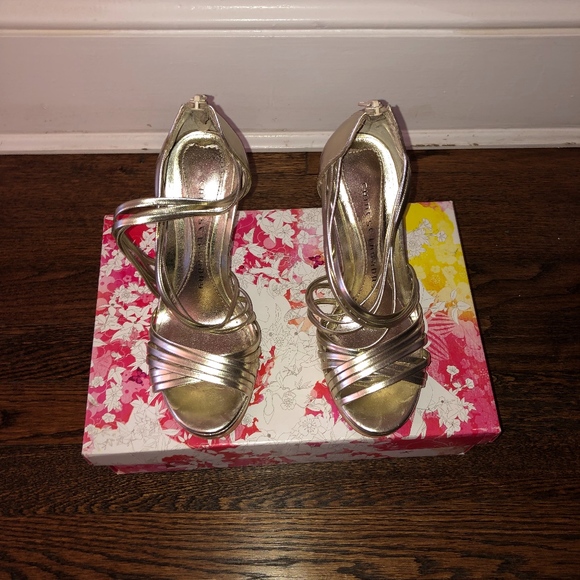 Chinese Laundry Heels, Metallic Light Gold, Size 6 - Picture 2 of 6